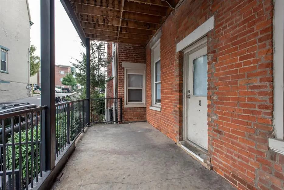 undefined apartments for rent - image - 2725 Euclid 8 Print-8102.jpg