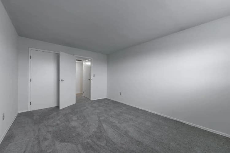 undefined apartments for rent - image - 310 Oak- 704-11.jpg