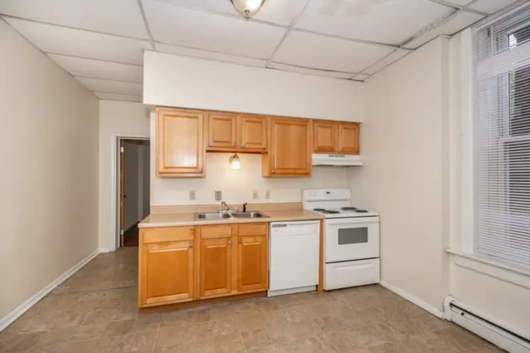 undefined apartments for rent - image - 2812 Jefferson Ave Web (6 of 18).jpg