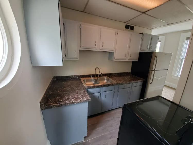 undefined apartments for rent - image - 414-hoge-st-unit-2-cincinnati-oh-building-photo (6).jpg