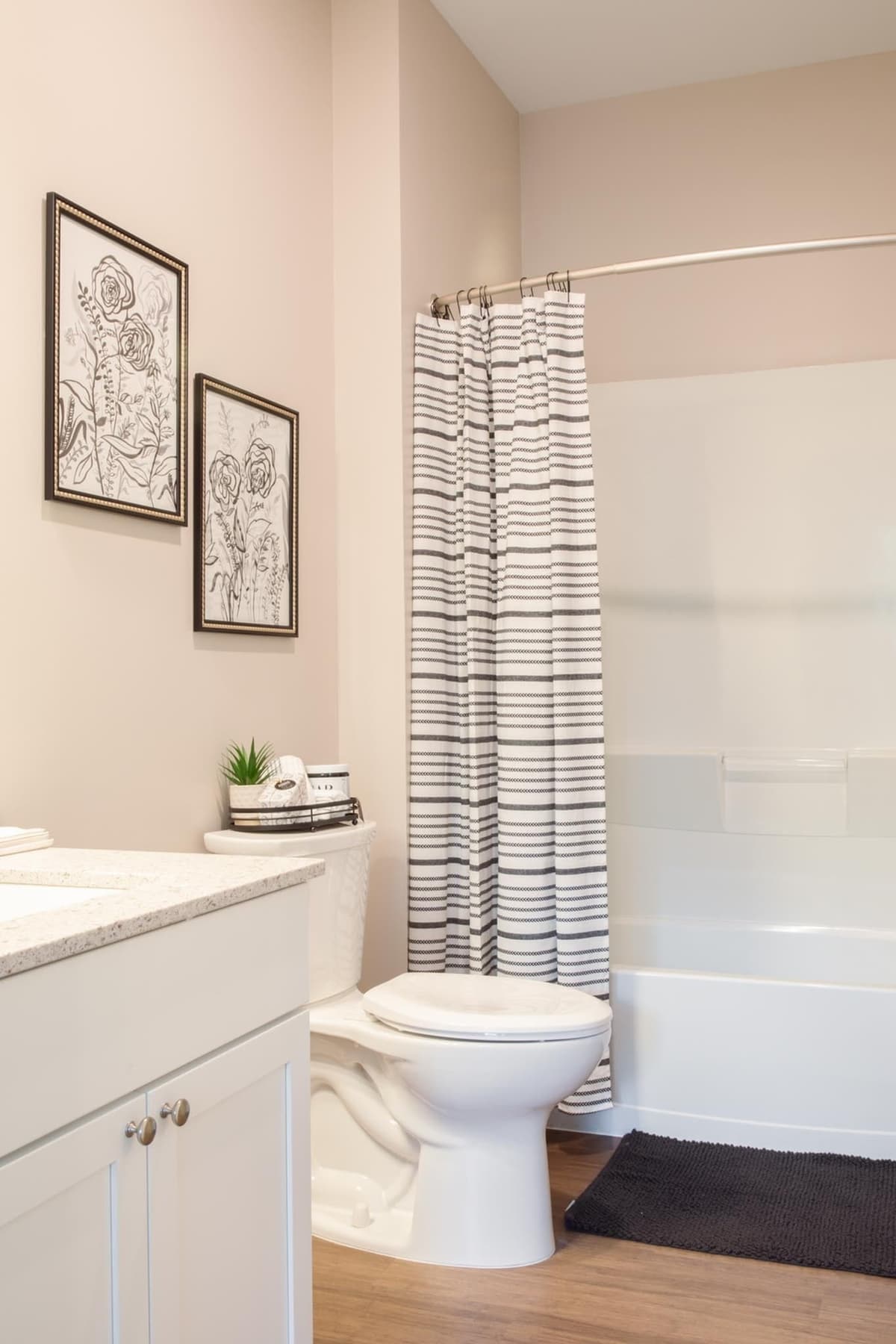 undefined apartments for rent - image - Luxurious Bathroom | Apartments for rent in Cincinnati, OH | The residences at MQ